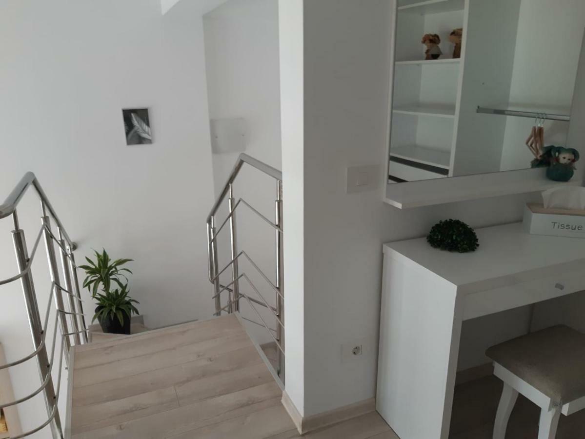 オラデアApartament Ana Premiumアパートメント エクステリア 写真