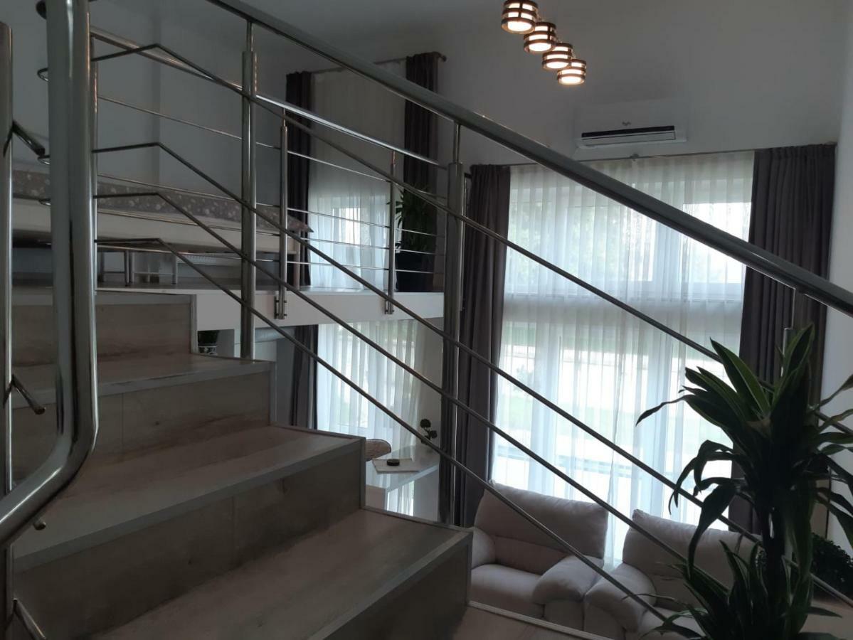 オラデアApartament Ana Premiumアパートメント エクステリア 写真