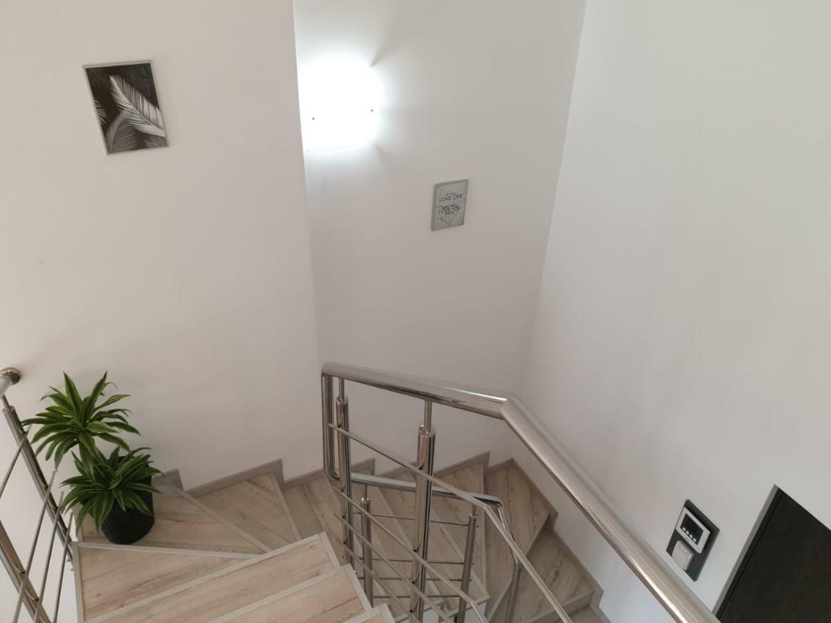 オラデアApartament Ana Premiumアパートメント エクステリア 写真