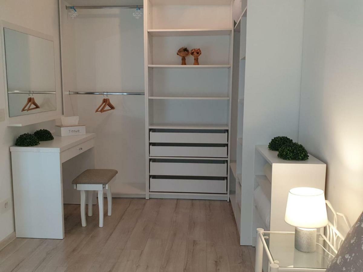 オラデアApartament Ana Premiumアパートメント エクステリア 写真
